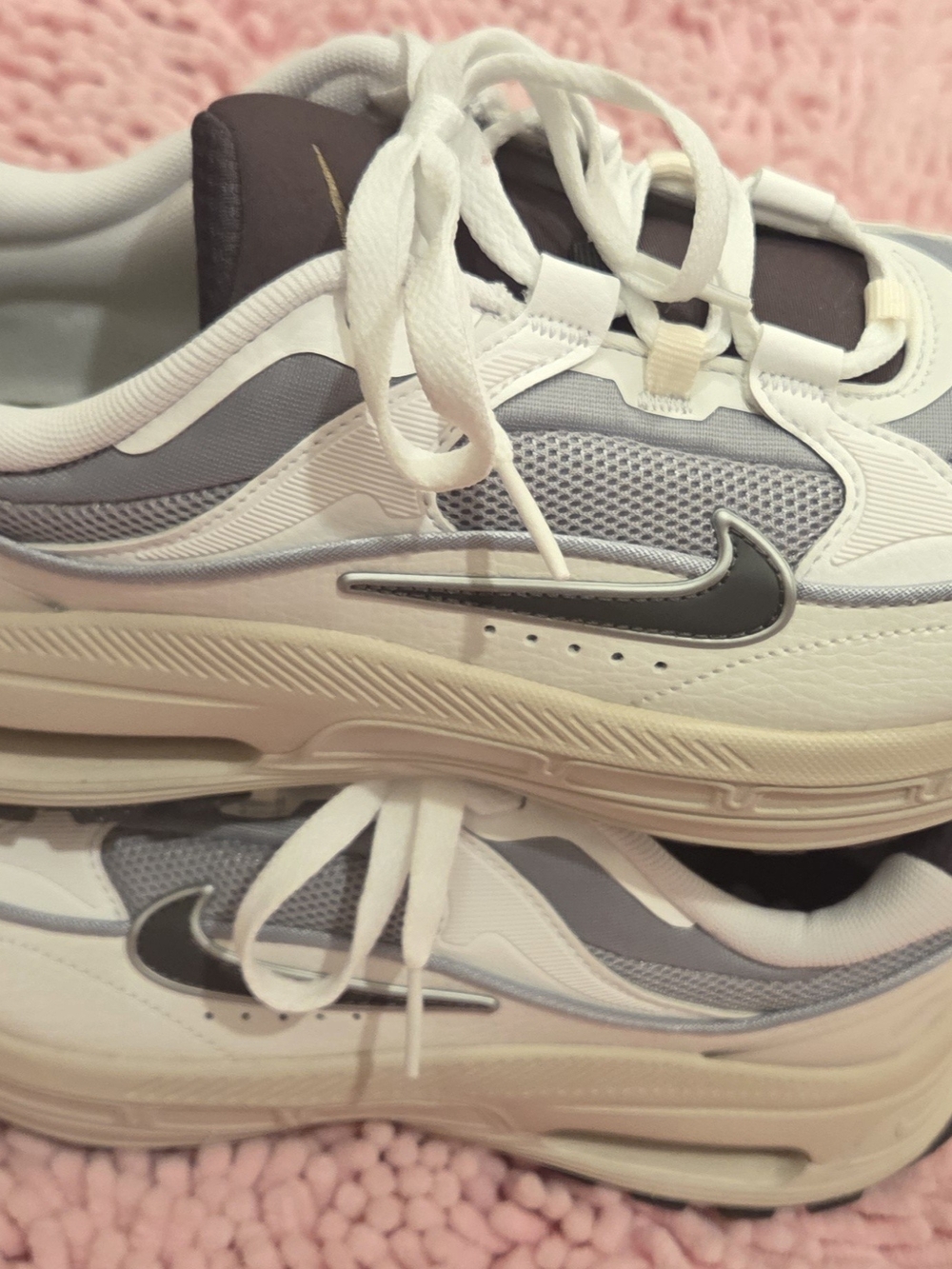 Nike Men’s White and Gray Low-Top Sneakers with Silver Swoosh